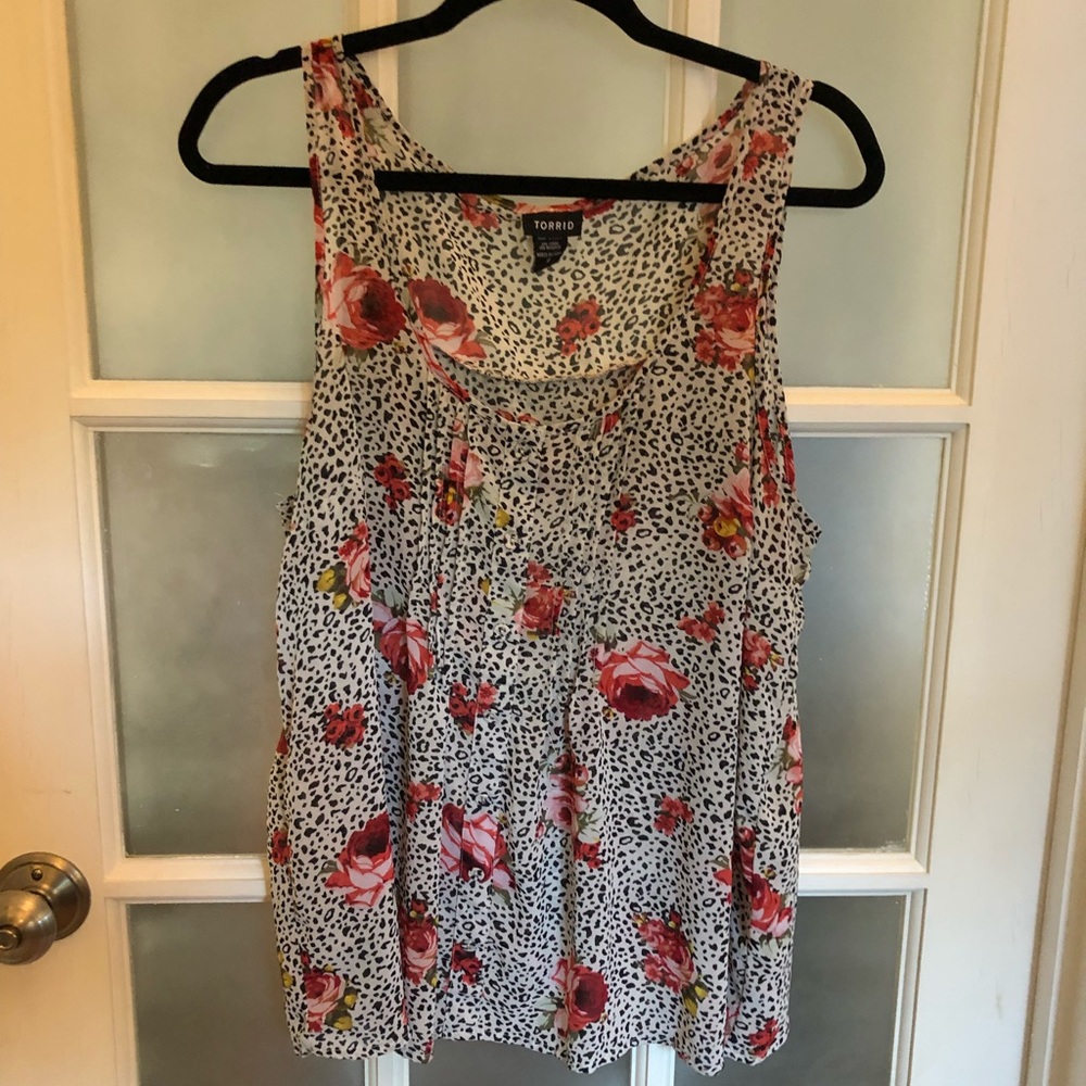 Torrid sleeveless blouse with front buttons